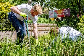 Royals Volunteer During National Voluntary Event NLDoet - Oestgeest