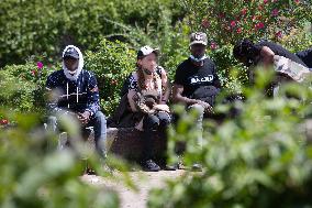 Drug addict in the Jardin d'Eole - Paris