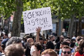 Anti Bolsonaro protest in Paris