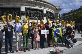Anti Bolsonaro protest in Paris