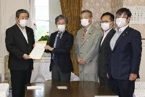 Opposition bashes LDP's refusal to convene parliament