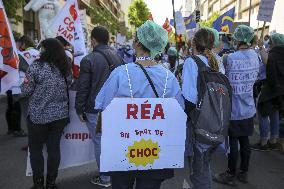 Intensive care units staff demonstrate - Marseille