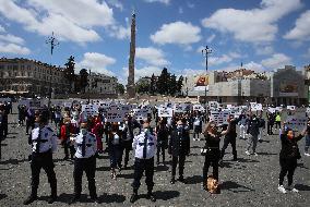 Protest For Reopening On Weekends Of Shopping Centers - Rome