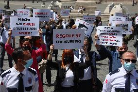 Protest For Reopening On Weekends Of Shopping Centers - Rome