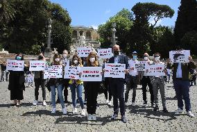 Protest For Reopening On Weekends Of Shopping Centers - Rome