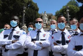 Protest For Reopening On Weekends Of Shopping Centers - Rome