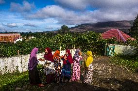 Kuta Tengah Village At The Sinabung Volcano Feet