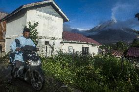 Kuta Tengah Village At The Sinabung Volcano Feet