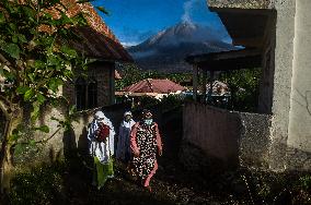 Kuta Tengah Village At The Sinabung Volcano Feet