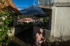 Kuta Tengah Village At The Sinabung Volcano Feet