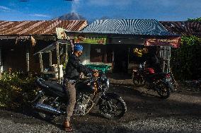 Kuta Tengah Village At The Sinabung Volcano Feet