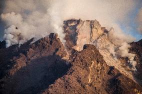 Daily-life Under The Shadows of Sinabung Eruption - Indonesia