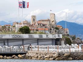 The Royal Beach Is Preparing To Reopen - Antibes