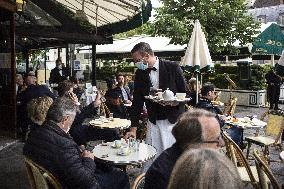 Outdoor Bars And Restaurants Reopen - Paris