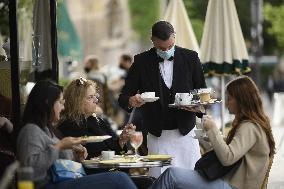 Outdoor Bars And Restaurants Reopen - Paris