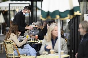 Outdoor Bars And Restaurants Reopen - Paris