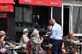 Outdoor Bars And Restaurants Reopen - Cannes