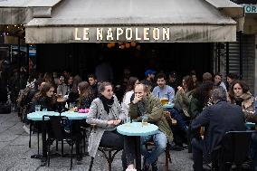 Outdoor Bars And Restaurants Reopen - Paris