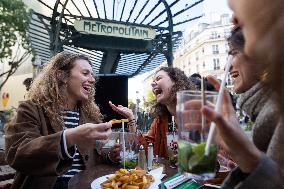 Outdoor Bars And Restaurants Reopen - Paris