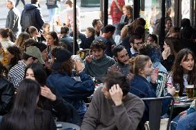 Outdoor Bars And Restaurants Reopen - Paris