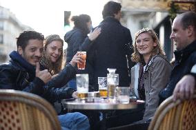 Outdoor Bars And Restaurants Reopen - Paris