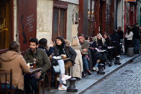 Outdoor Bars And Restaurants Reopen - Paris