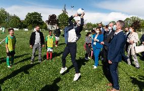 Macron Marks The Reopening Of Sporting Activities - Pont-Sainte-Marie