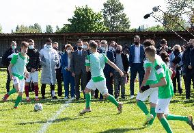 Macron Marks The Reopening Of Sporting Activities - Pont-Sainte-Marie