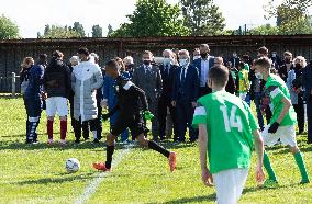 Macron Marks The Reopening Of Sporting Activities - Pont-Sainte-Marie