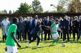 Macron Marks The Reopening Of Sporting Activities - Pont-Sainte-Marie