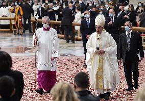 Pope Francis ordains 9 new priests - Vatican