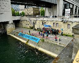 Demonstration To Save The Chapelle-Darblay Stationery - Paris