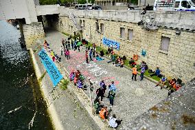 Demonstration To Save The Chapelle-Darblay Stationery - Paris