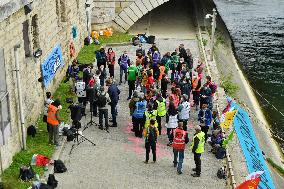 Demonstration To Save The Chapelle-Darblay Stationery - Paris