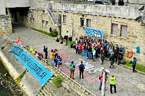 Demonstration To Save The Chapelle-Darblay Stationery - Paris