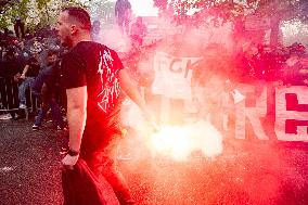 Supporters Cheer Outside PSG's Team Hotel - Rueil-Malmaison