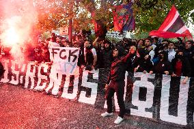 Supporters Cheer Outside PSG's Team Hotel - Rueil-Malmaison