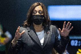 VP Harris visits vaccination site in Baltimore