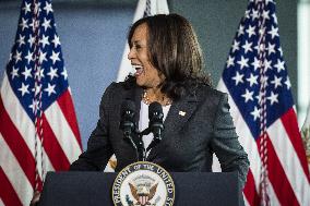 VP Harris visits vaccination site in Baltimore