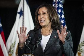 VP Harris visits vaccination site in Baltimore