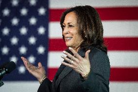 VP Harris visits vaccination site in Baltimore