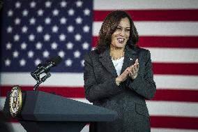 VP Harris visits vaccination site in Baltimore