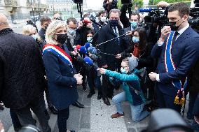 Marine Le Pen Lays Flowers To A Statue Of Joan of Arc - Paris