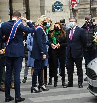 Marine Le Pen Lays Flowers To A Statue Of Joan of Arc - Paris