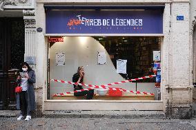 Artists Behind Store Windows Against Precariousness - Toulouse