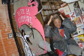 Artists Behind Store Windows Against Precariousness - Toulouse