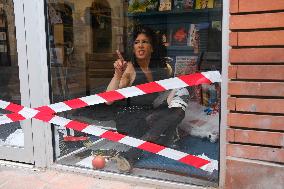 Artists Behind Store Windows Against Precariousness - Toulouse