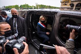 Marine Le Pen Pays Tribute To Jeanne dArc - Paris