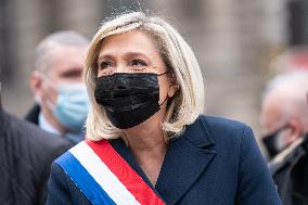 Marine Le Pen Pays Tribute To Jeanne dArc - Paris