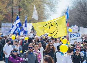 Thousands protest COVID-19 measures - Montreal